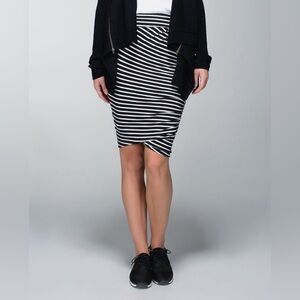 Lululemon Anytime Skirt Deenie Stripe White Black Size 6